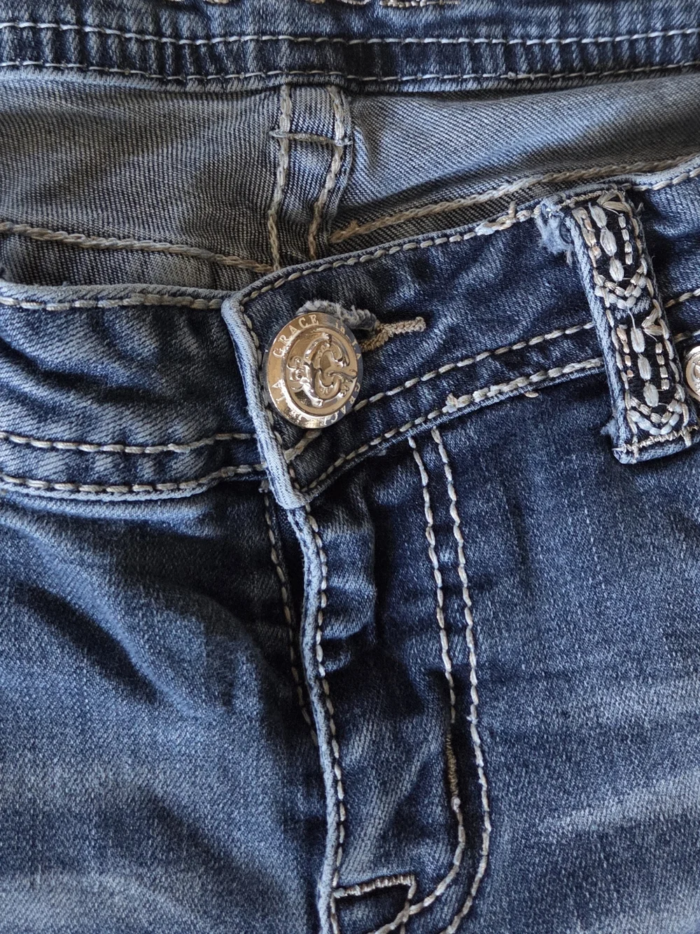 Grace in LA Bootcut Jeans | Embellished Pocket | Medium Wash | Size 30 - Picture 3 of 8